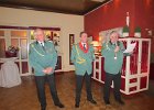 IMG 1642  Viktor Ripke bedankt sich bei dem ehem. Oberst Heinz Scheele für die langjährige Vorstandstätigkeit.