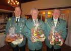 IMG 1656  Thomas Meyer, Heinz Gelhaus und Karl Meyer erhalten ein Präsent für die aktive Teilnahme an den Veranstaltungen im Jahr 2014.
