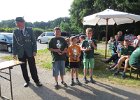 IMG 2998  Die Mannschaftssieger der Bambini-Klasse. Rechts im Bild Christopf Vorwerk mit dem Mannschaftspokal.