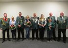 IMG 4628  v.l. General Arnold Westerkamp, Königspaar 2015 Annika Engelmann u. Bernd Ripke, das neue Köngispaar Maria und Clemens Frilling, Jugendprinzessin Franziska Meyer, Schülerprinz Dominik Holtvogt, Hauptmann Johannes Scheele und Präsident Viktor Ripke