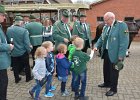DSC 8297  Die Jungschützen gratulieren Alfons Hoping zum Geburtstag (Foto: Ralf Lübberding)