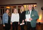 IMG 8466  Norbert Marischen gewinnt den Hauptpreis. Ein Gutschein über eine Palette Holzbriketts!